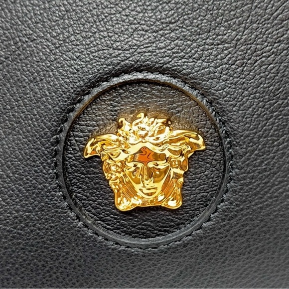 ✨🛍️ Versace Black Leather La Medusa Shoulder Bag - Picture 9 of 9